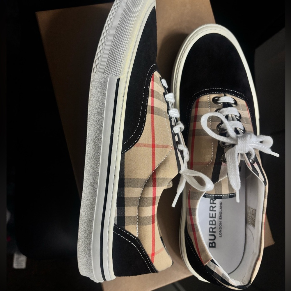 burberry shoes mostly never wore